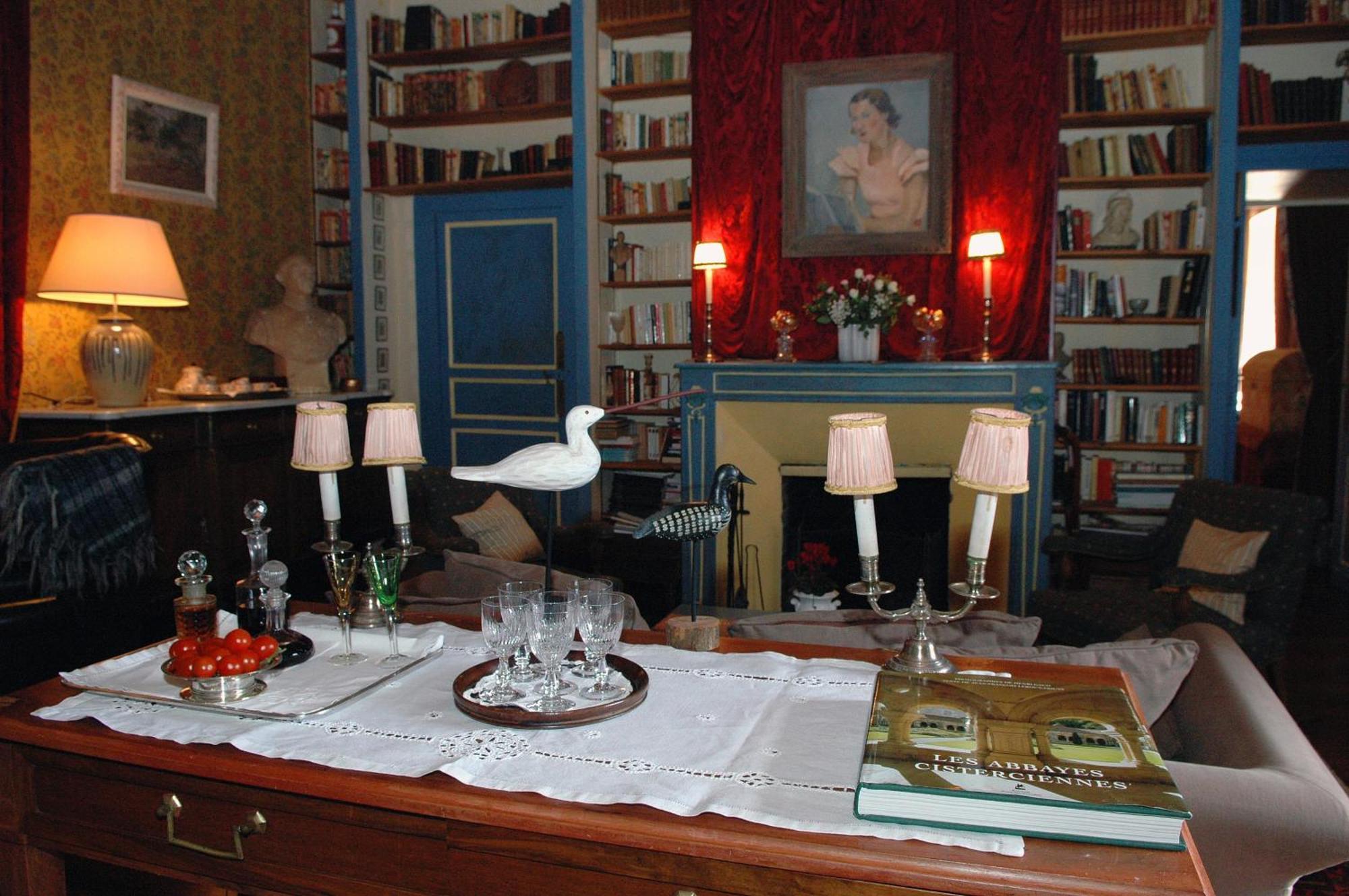 Chateau Royal De Saint-Saturnin ภายนอก รูปภาพ